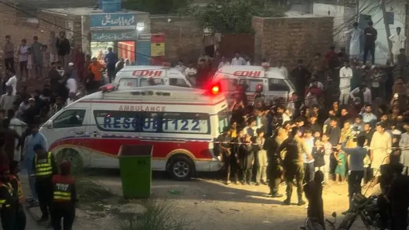 Lahore Roof collapse kills 14 children at Pakistan tuition centre Lahore Roof collapse kills 14 children at Pakistan tuition centre